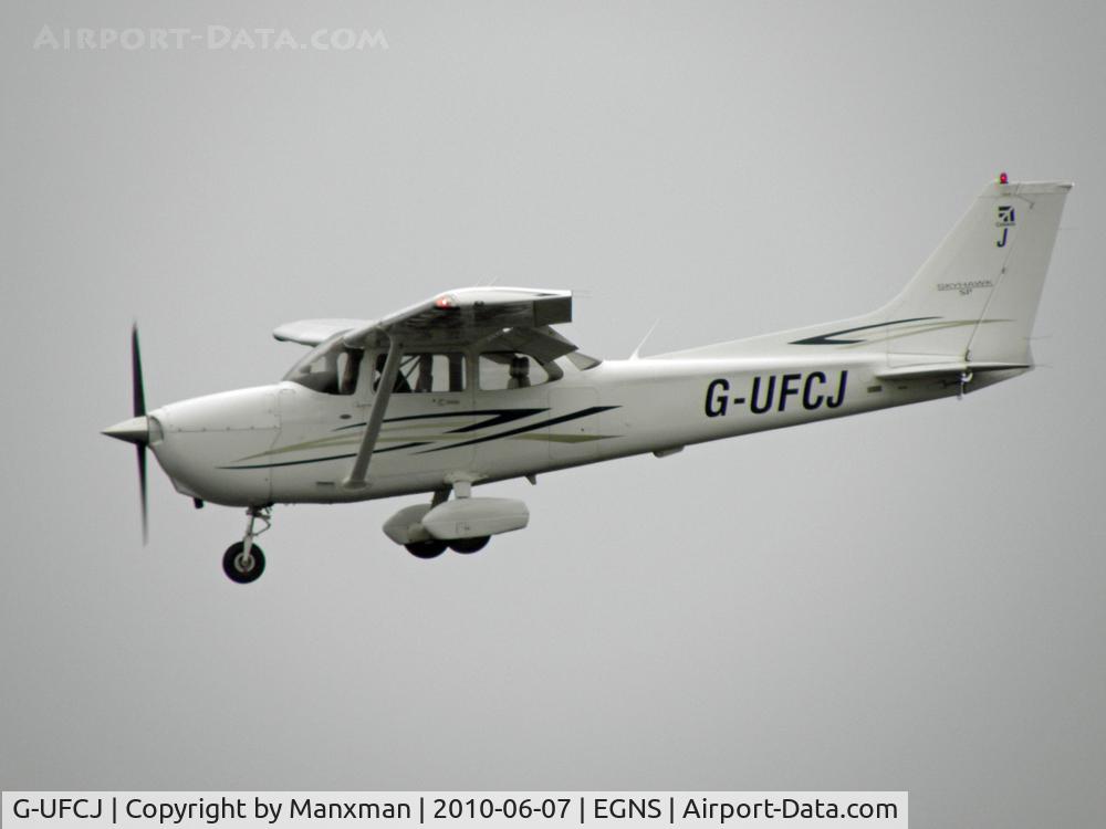 G-UFCJ, 2007 Cessna 172S C/N 172S10485, On finals for Runway 08