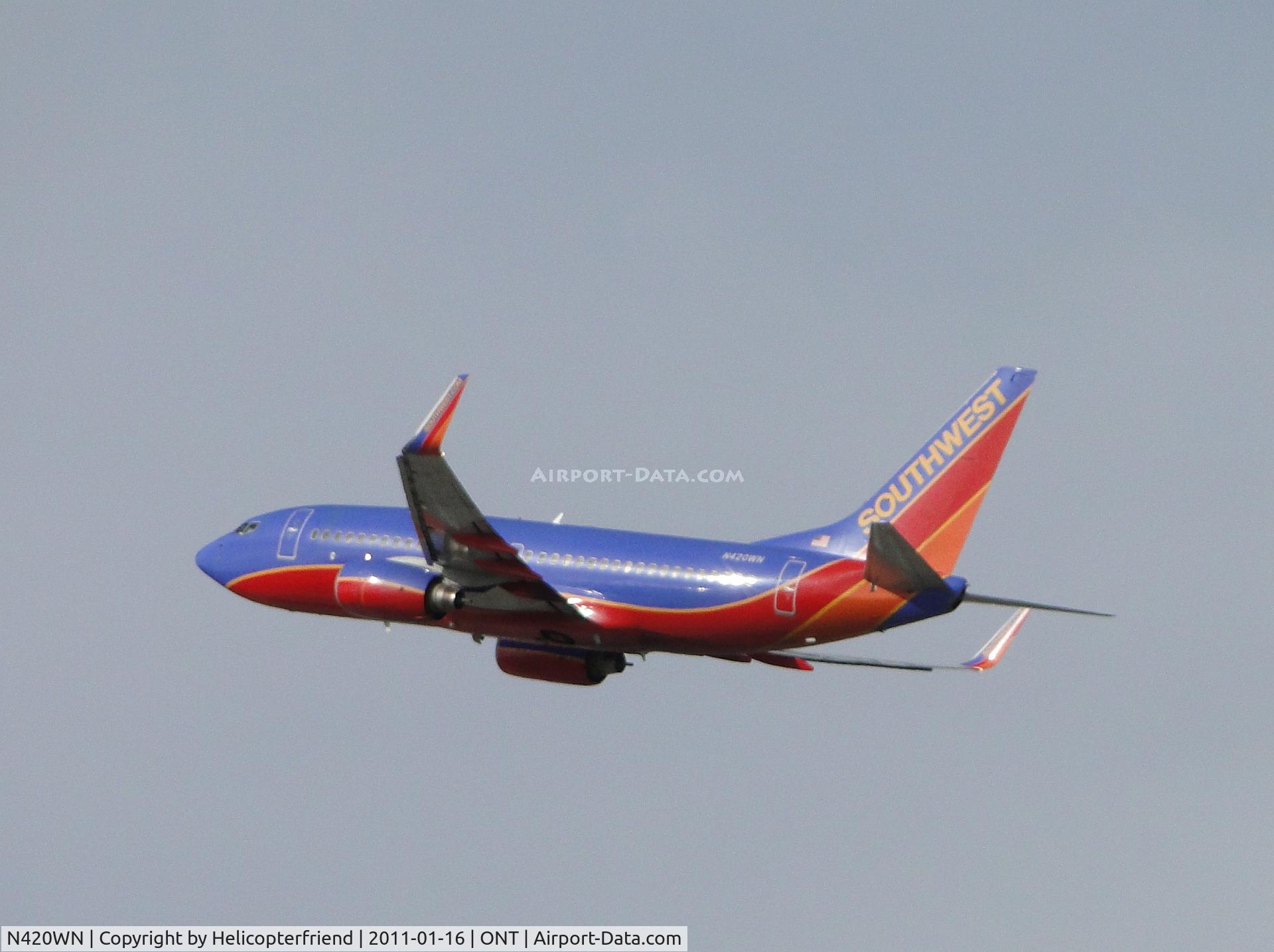 N420WN, 2001 Boeing 737-7H4 C/N 29825, Wheels up and heading westbound after take off from runway 26R