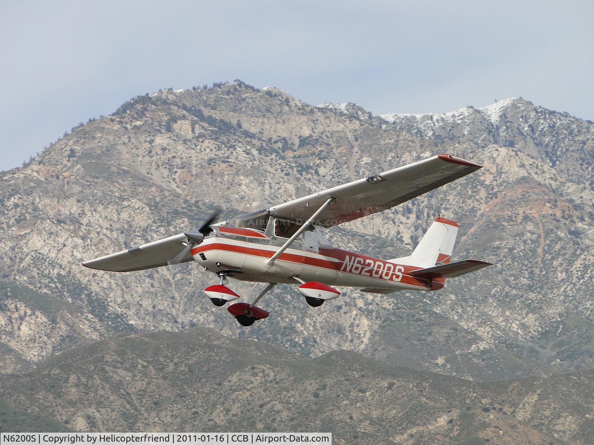 N6200S, 1967 Cessna 150G C/N 15067000, Doing a flyby heading westbound