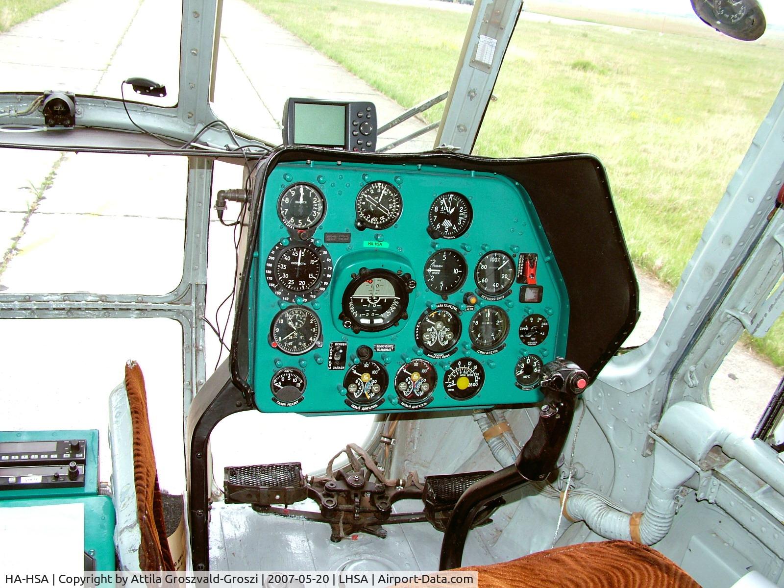 HA-HSA, 1980 Mil Mi-8T C/N 7970, Szentkirályszabadja Airport - Hungary - Cocpit
