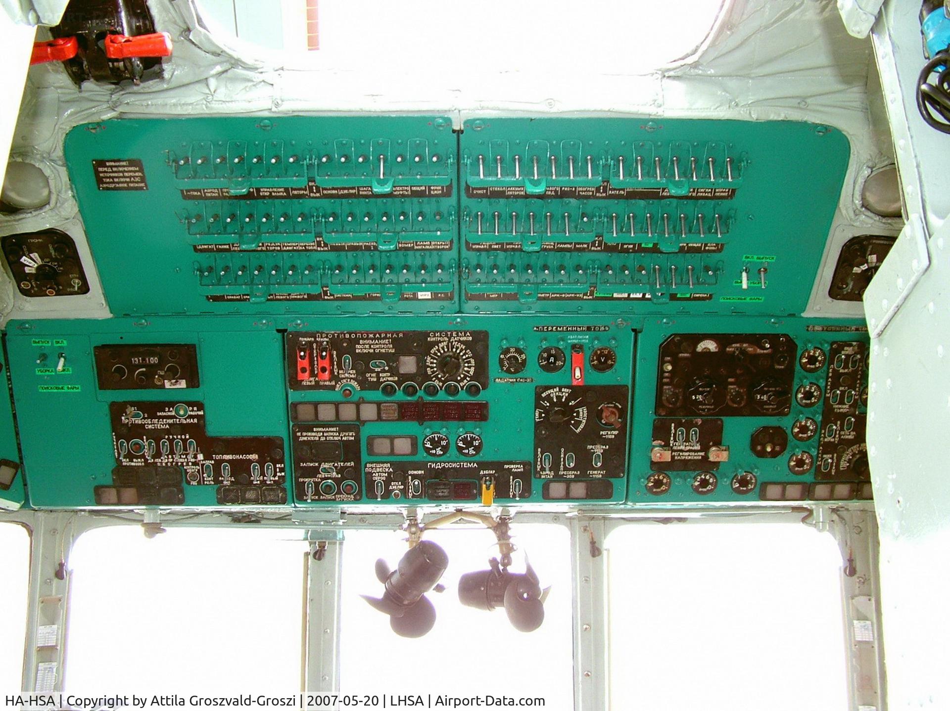 HA-HSA, 1980 Mil Mi-8T C/N 7970, Szentkirályszabadja Airport - Hungary - Cocpit