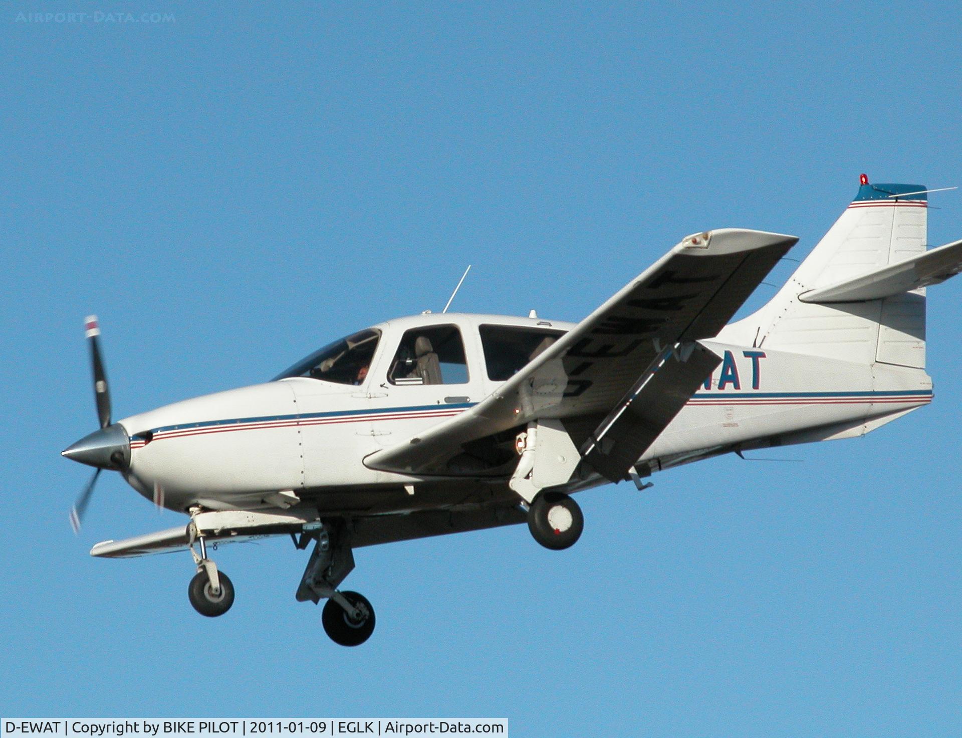 D-EWAT, Rockwell RC-114B C/N 146564, Based Commander on finals for rwy 25
