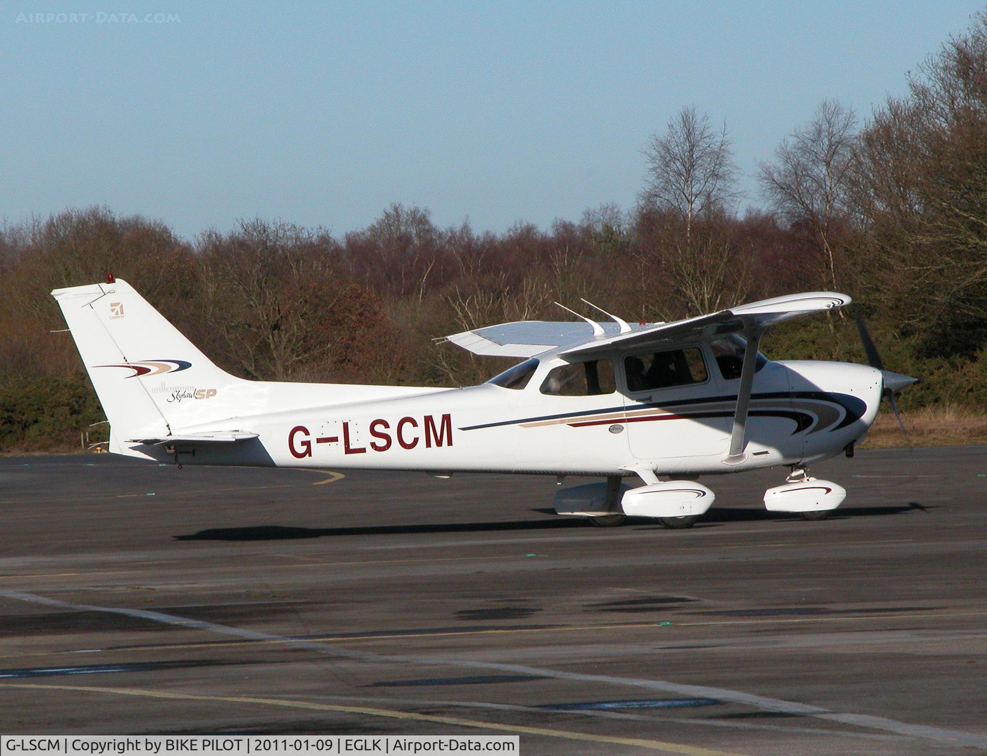G-LSCM, 2000 Cessna 172S Skyhawk SP C/N 172S-8445, Visiting 172S