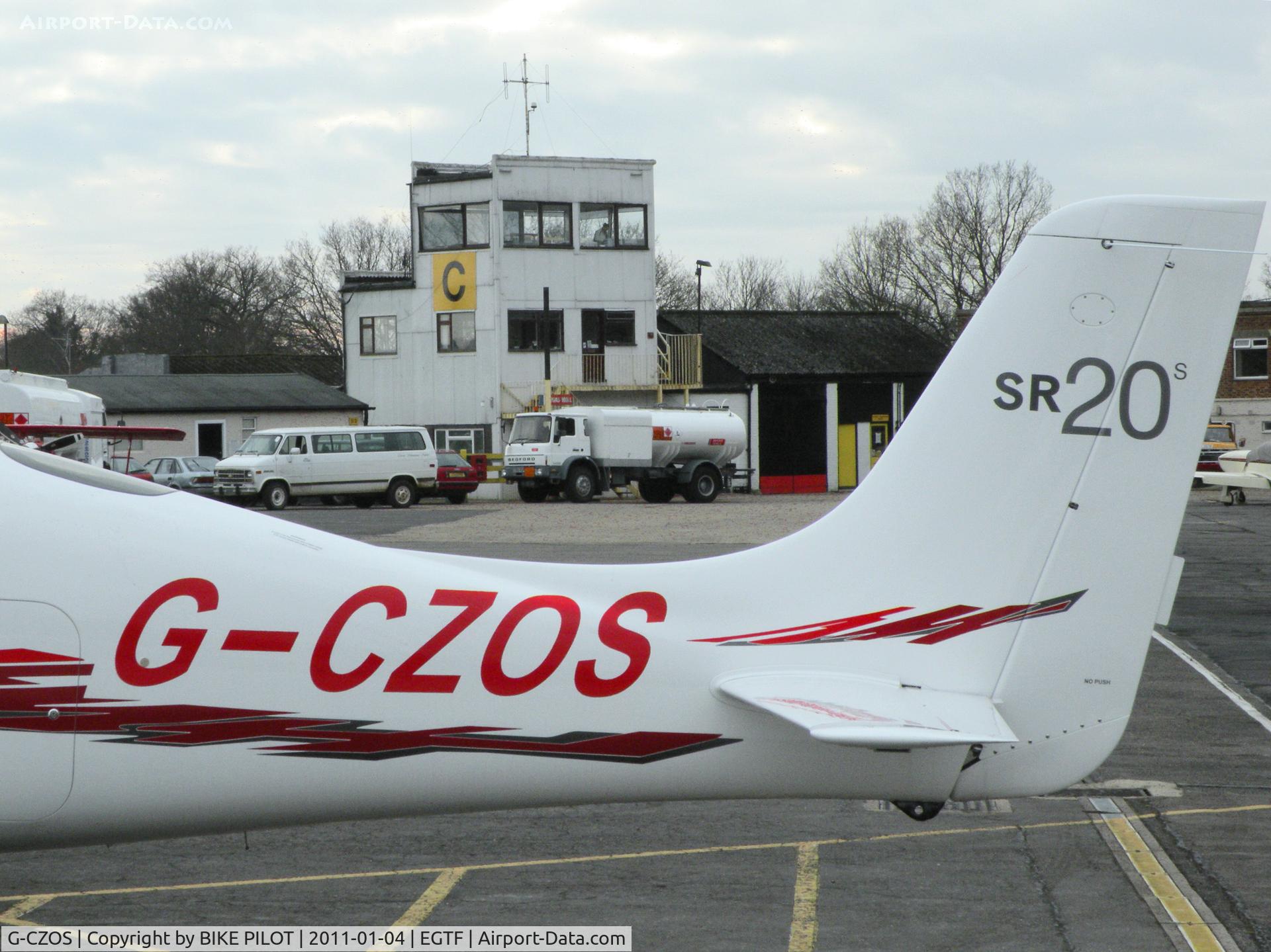 G-CZOS, 2010 Cirrus SR20S C/N 2038, SR20 in front of the cafe