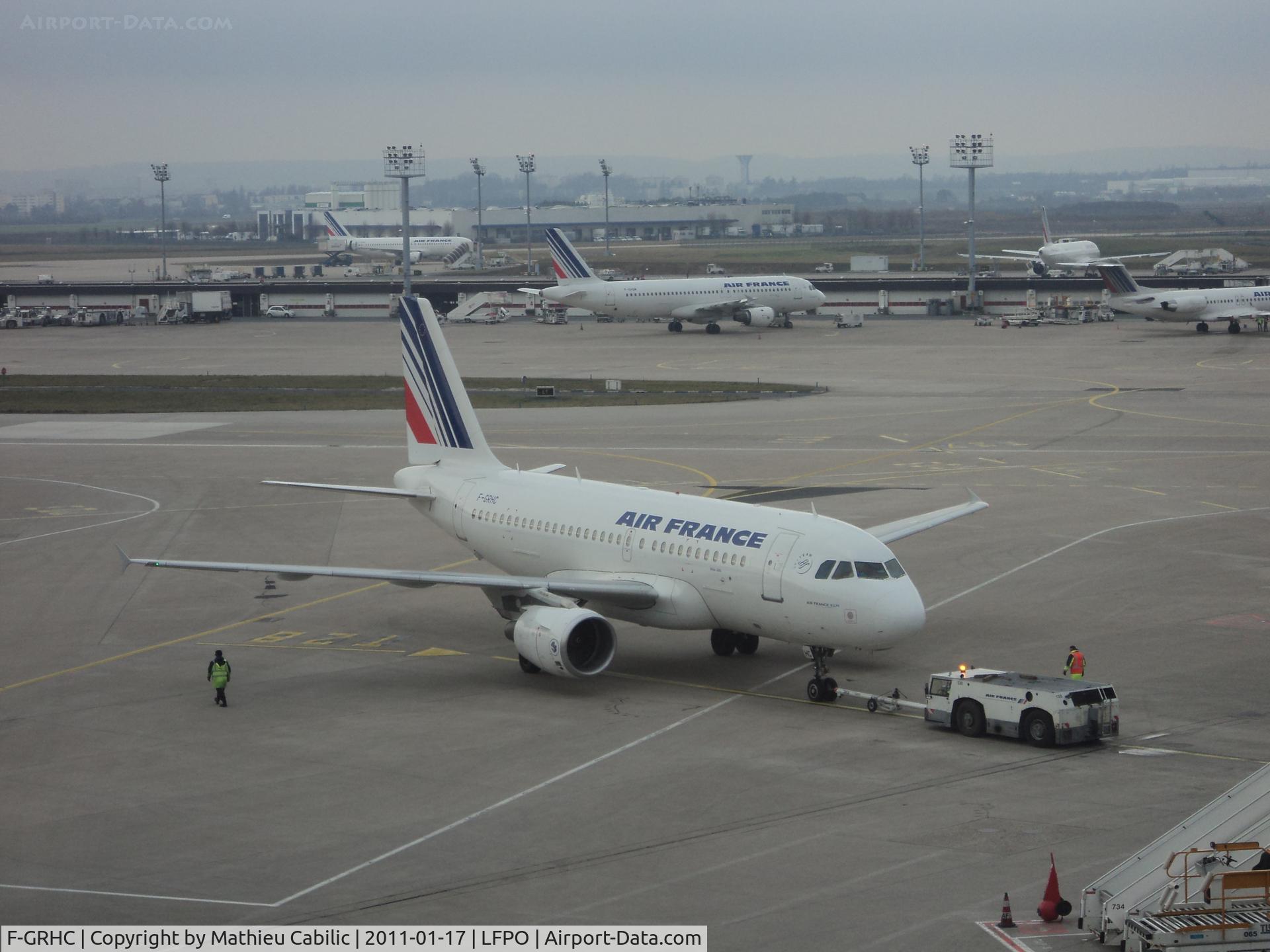 F-GRHC, 1999 Airbus A319-111 C/N 998, Airbus A319-111 push back ...