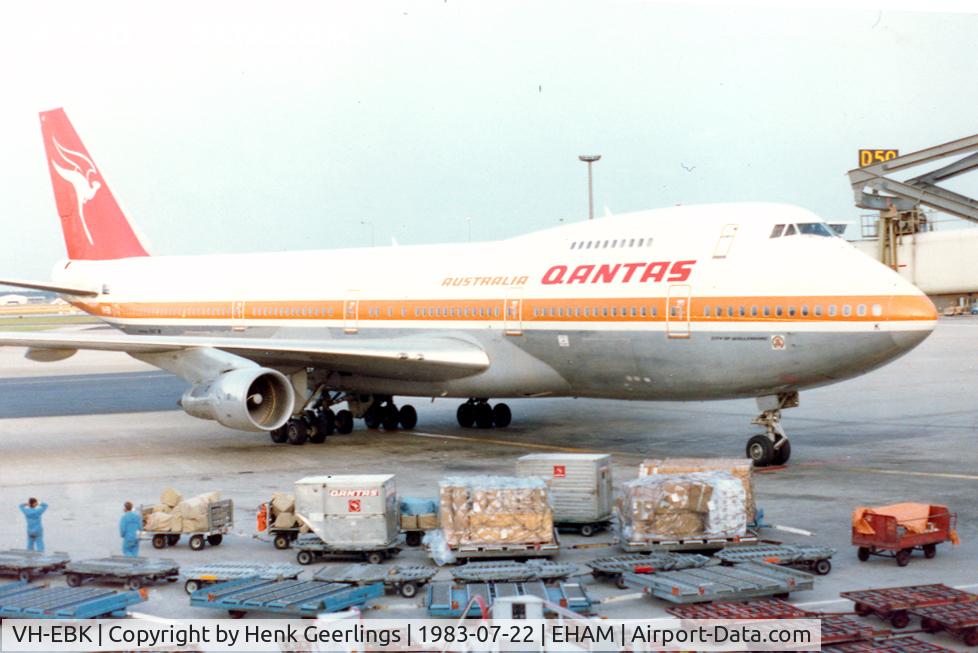 VH-EBK, 1975 Boeing 747-238B C/N 21140, Qantas , B747-200 Ready for dep from AMS via ATH to BKK , Aug 1983