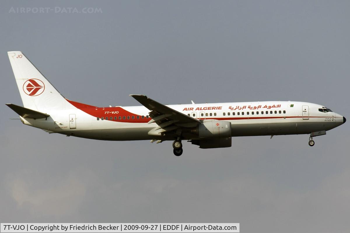 7T-VJO, 2001 Boeing 737-8D6 C/N 30207, on final runway 07R