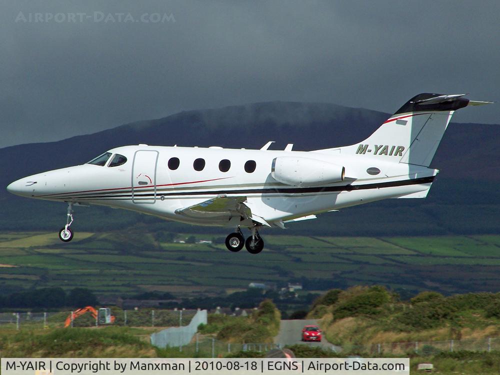 M-YAIR, 2005 Raytheon 390 Premier 1 C/N RB-146, Landing at IOM