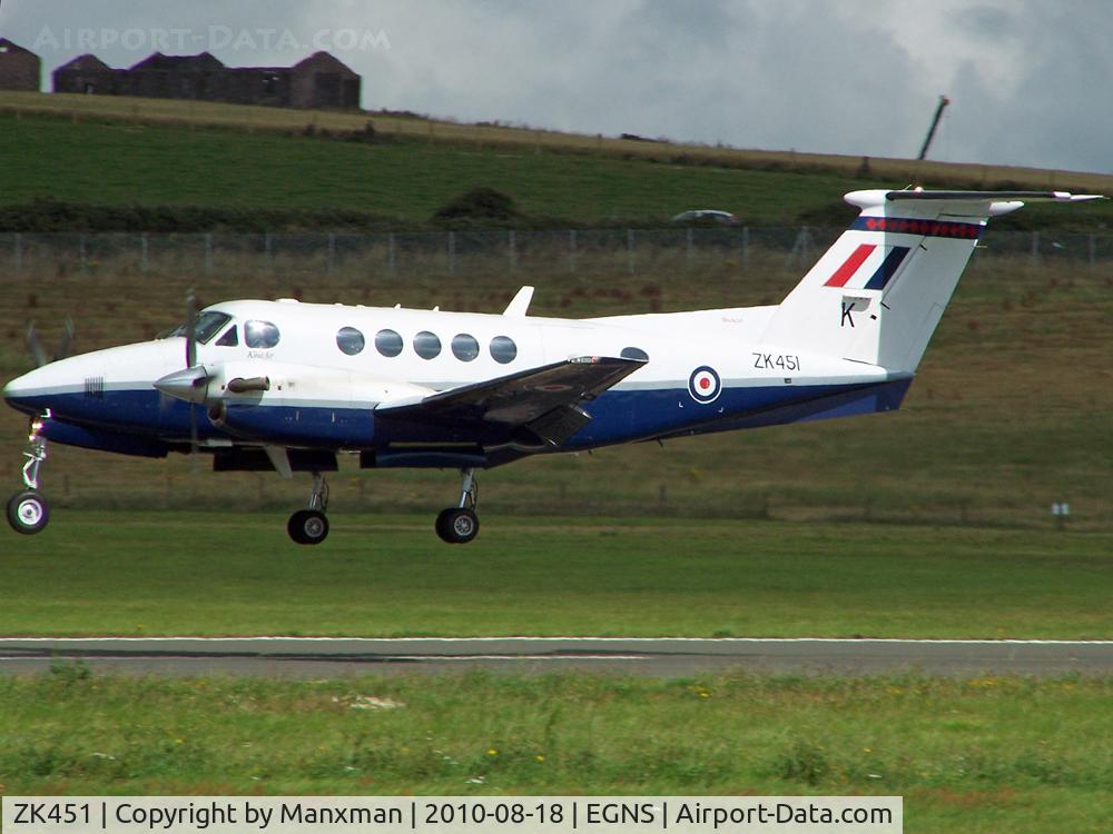 ZK451, 2003 Raytheon B200 King Air C/N BB-1830, Taking a touch and go at IOM