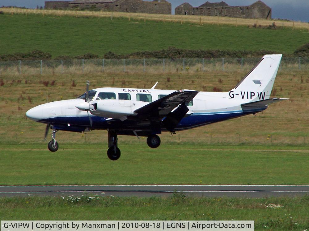 G-VIPW, 1979 Piper PA-31-350 Chieftain C/N 31-7952129, Landing at IOM