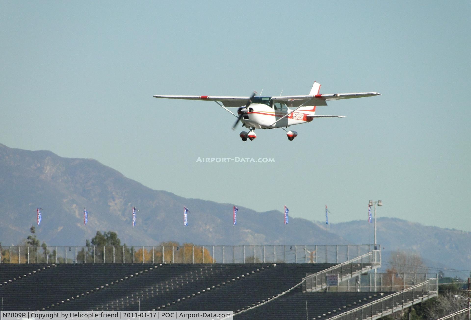 N2809R, 1967 Cessna 182K Skylane C/N 18258409, Over the fence and on final to runway 26L