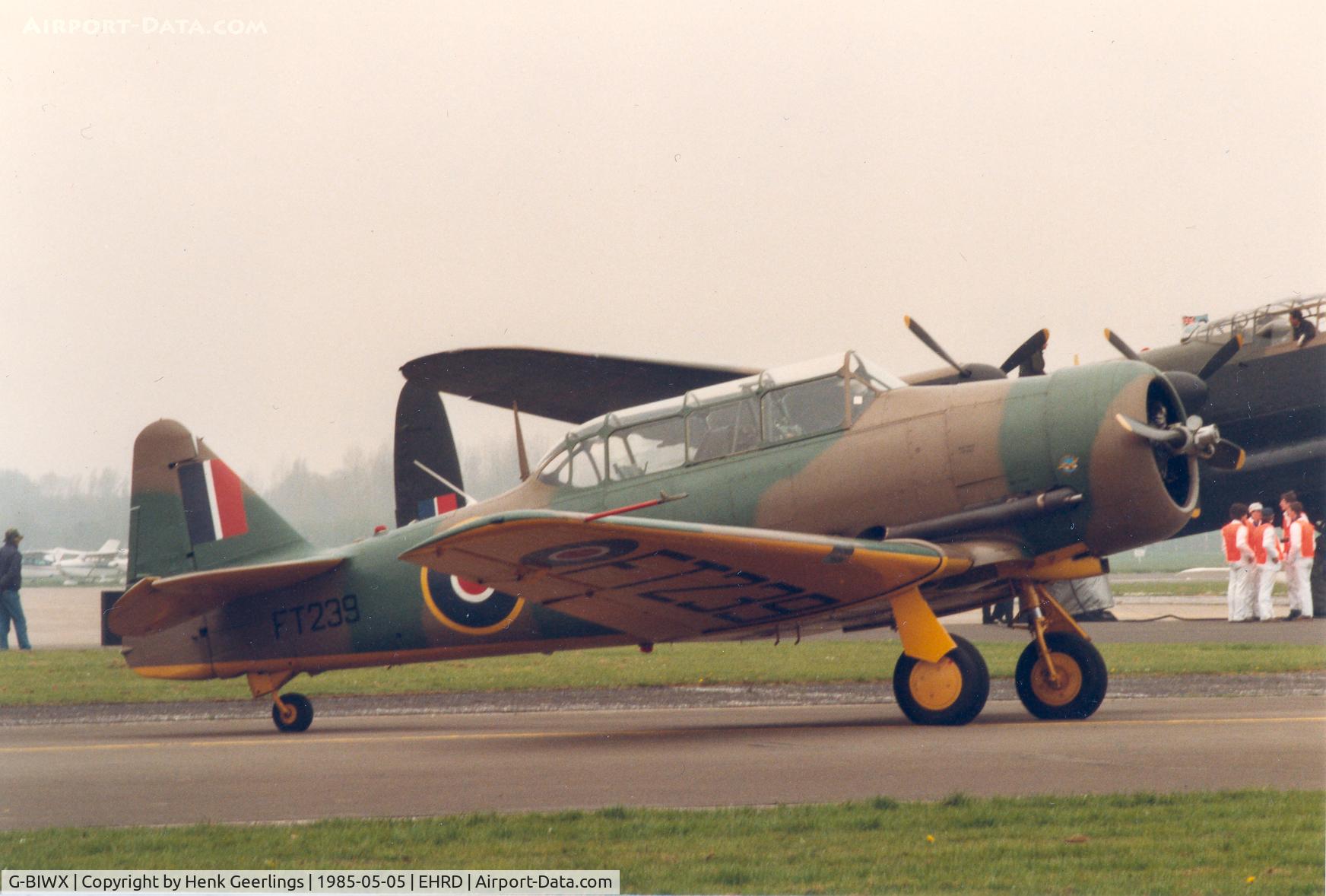 G-BIWX, 1953 Canadian Car & Foundry T-6H Harvard Mk.4M C/N CCF4-409, Memorial Air Display , Rotterdan , 05 may '85