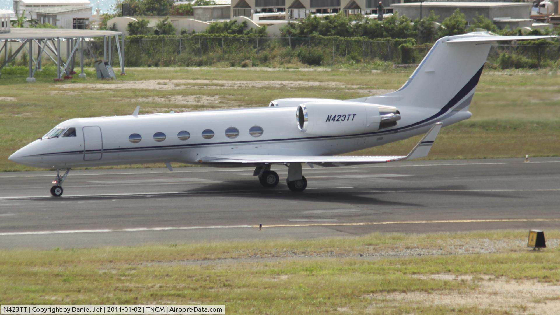 N423TT, 1988 Gulfstream Aerospace G-IV C/N 1085, N423TT departing TNCM runway 10
