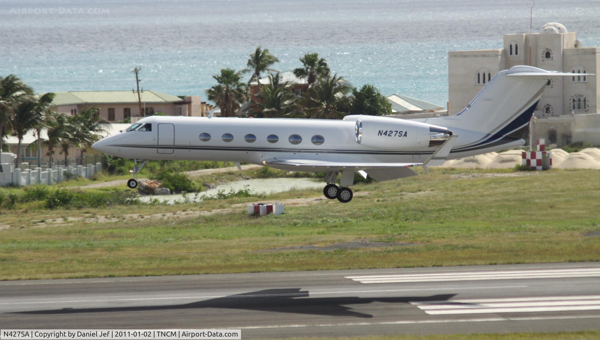 N427SA, 1997 Gulfstream Aerospace G-IV C/N 1314, N427SA landing at TNCM