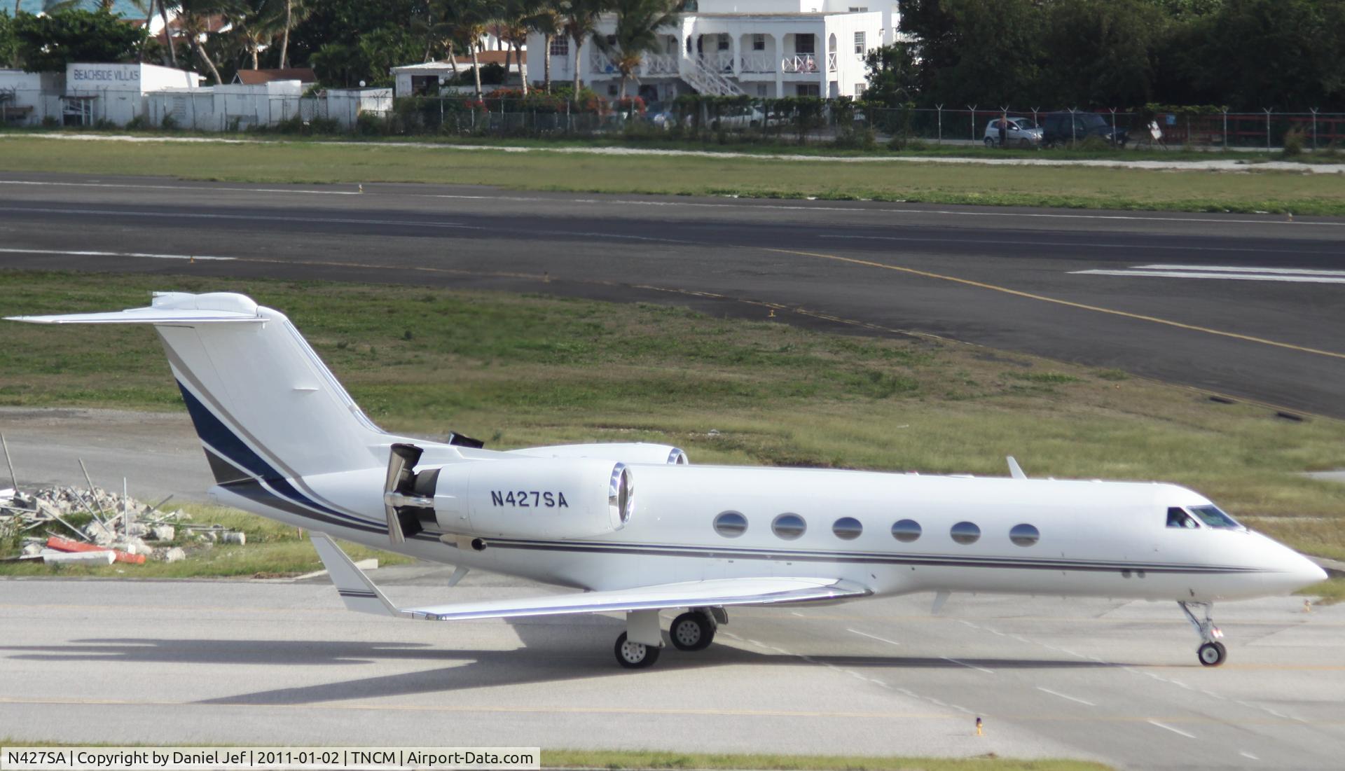 N427SA, 1997 Gulfstream Aerospace G-IV C/N 1314, N427sa taxing for take off at TNCM