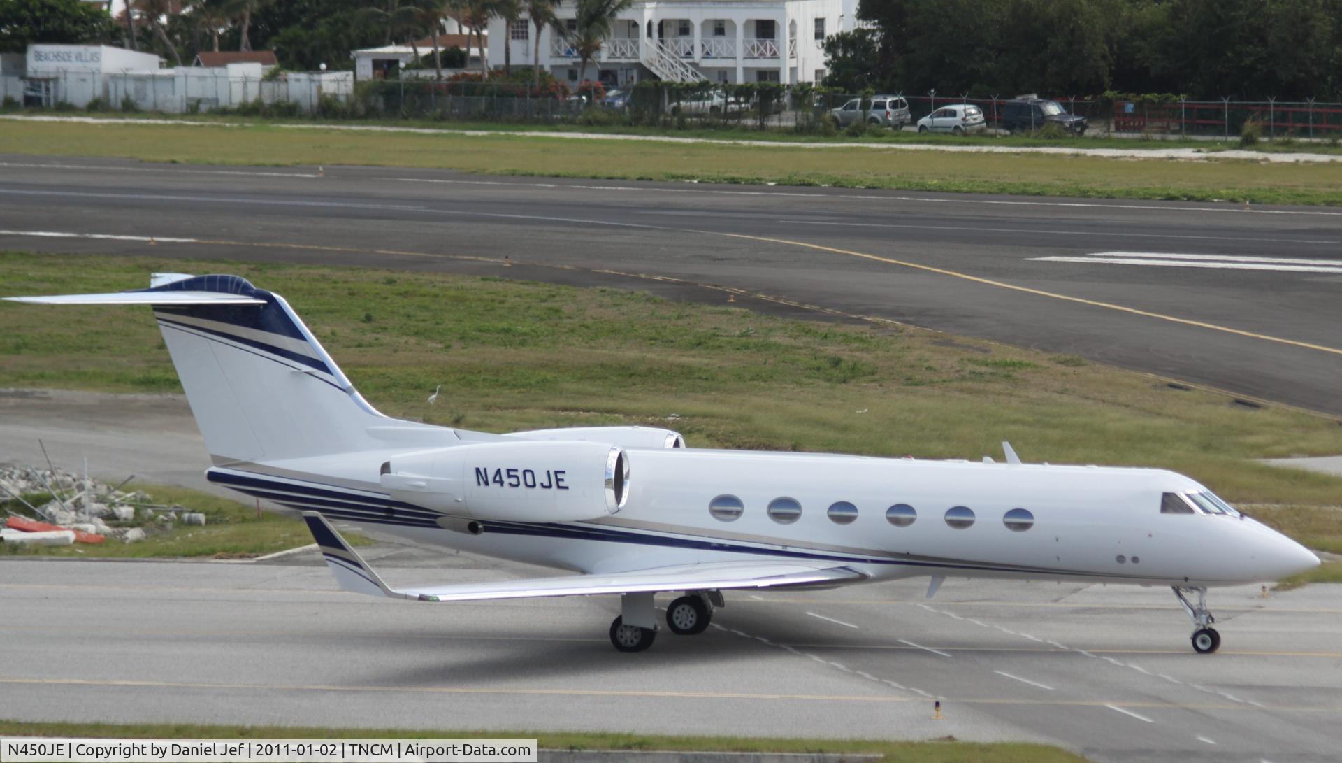N450JE, 1993 Gulfstream Aerospace Gulfstream IV-SP C/N 1233, N450JE departing TNCM