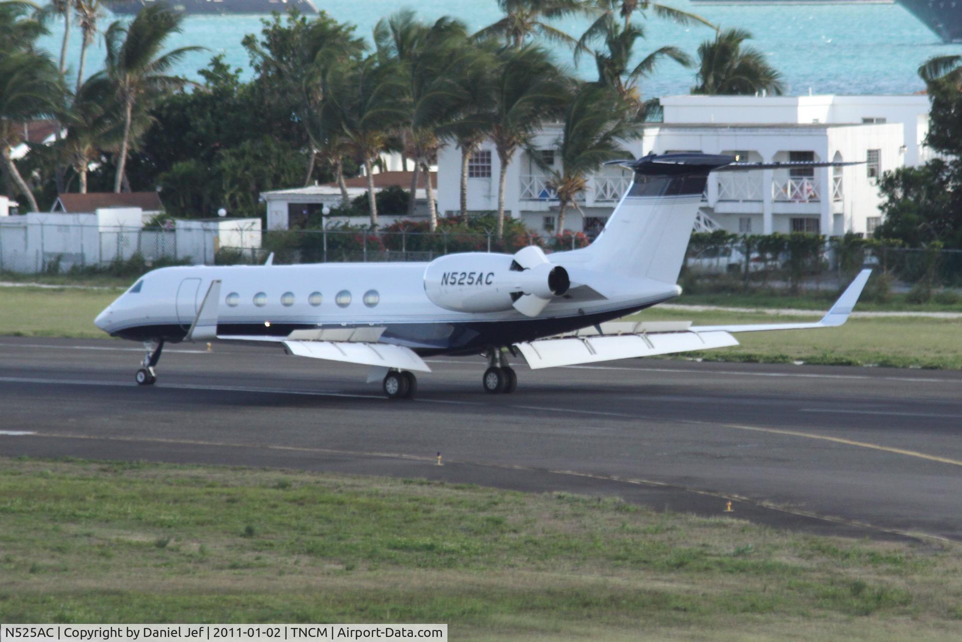 N525AC, 2002 Gulfstream Aerospace G-V C/N 691, N525AC making use of there stopping power at TNCM