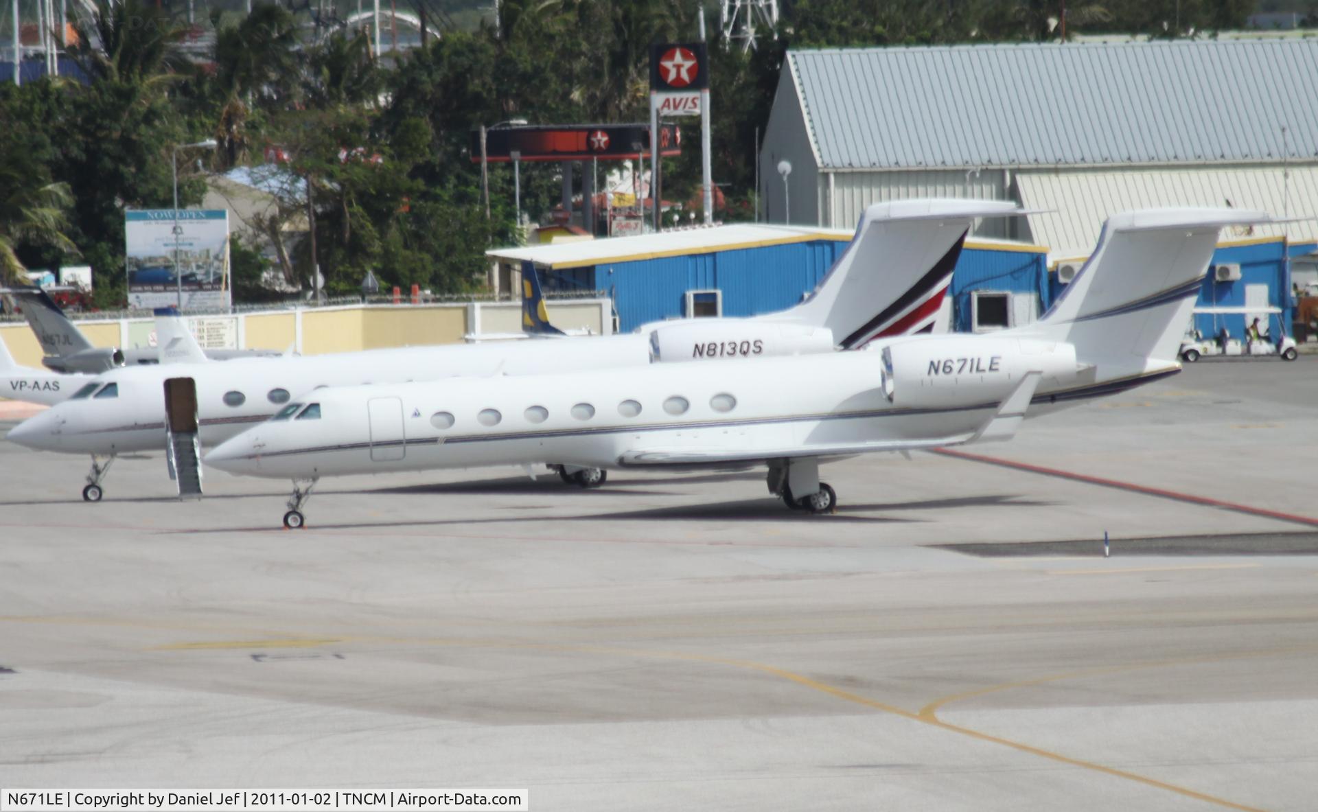 N671LE, 2006 Gulfstream Aerospace G-V-SP Gulfstream G550 C/N 5130, N671LE park on the C ramp