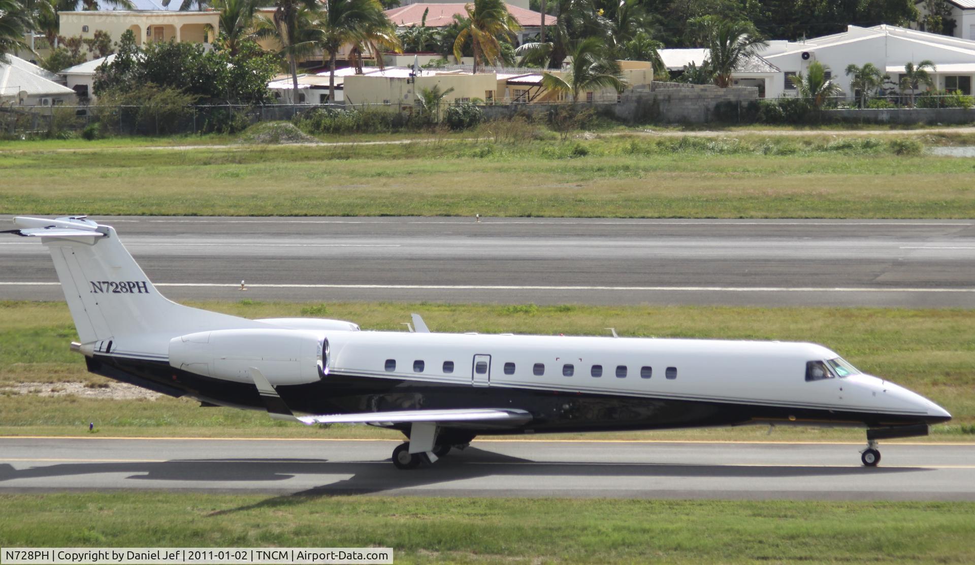 N728PH, 2007 Embraer EMB-135BJ Legacy C/N 14500985, N728PH taxing for take off at TNCM