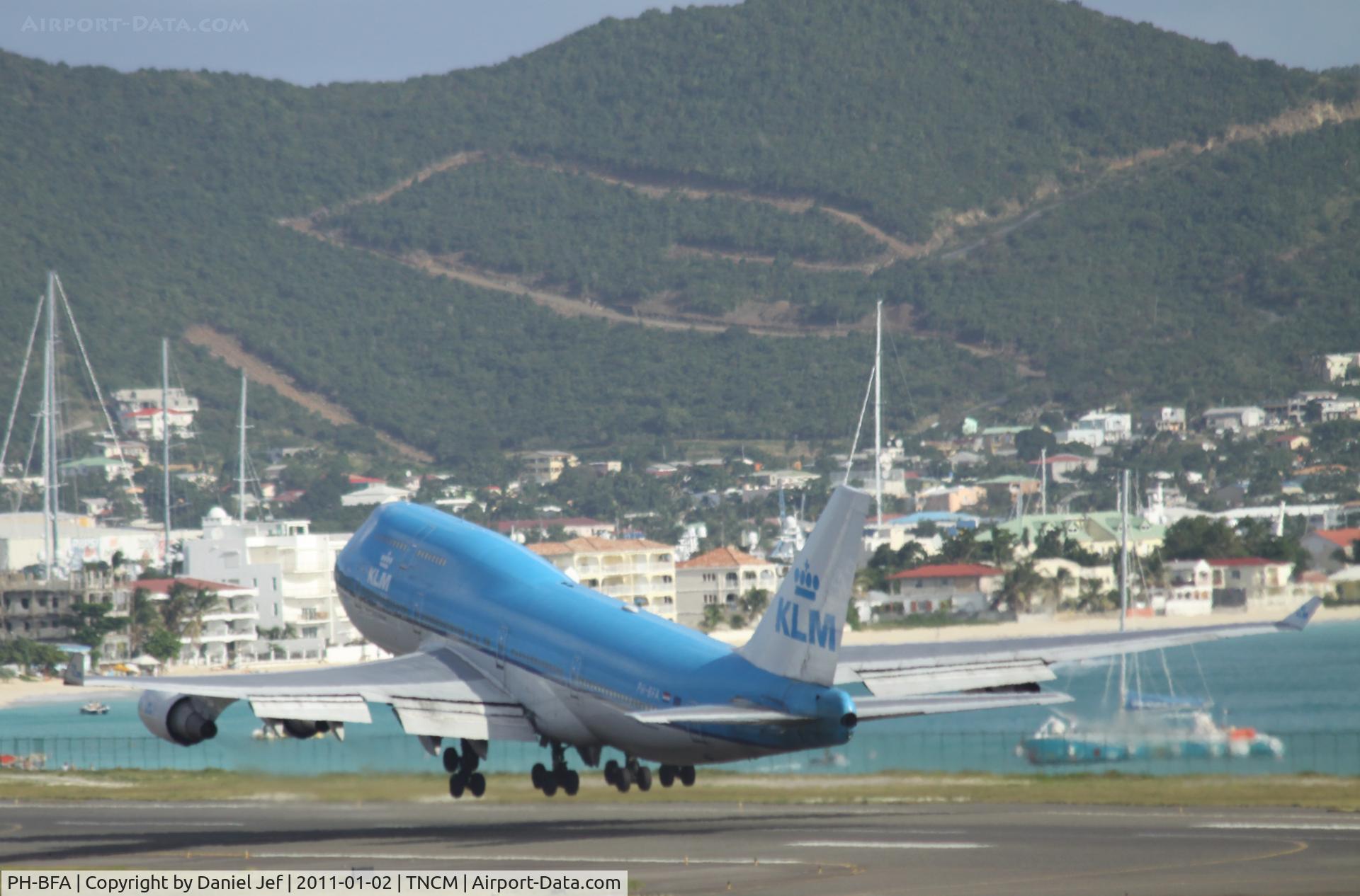 PH-BFA, 1989 Boeing 747-406 C/N 23999, KLM PH-BFA departing TNCM runway 10