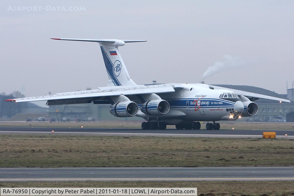 RA-76950, 2004 Ilyushin Il-76TD-90VD C/N 2043420697, mal wieder die RA-76950 in LNZ zu Besuch