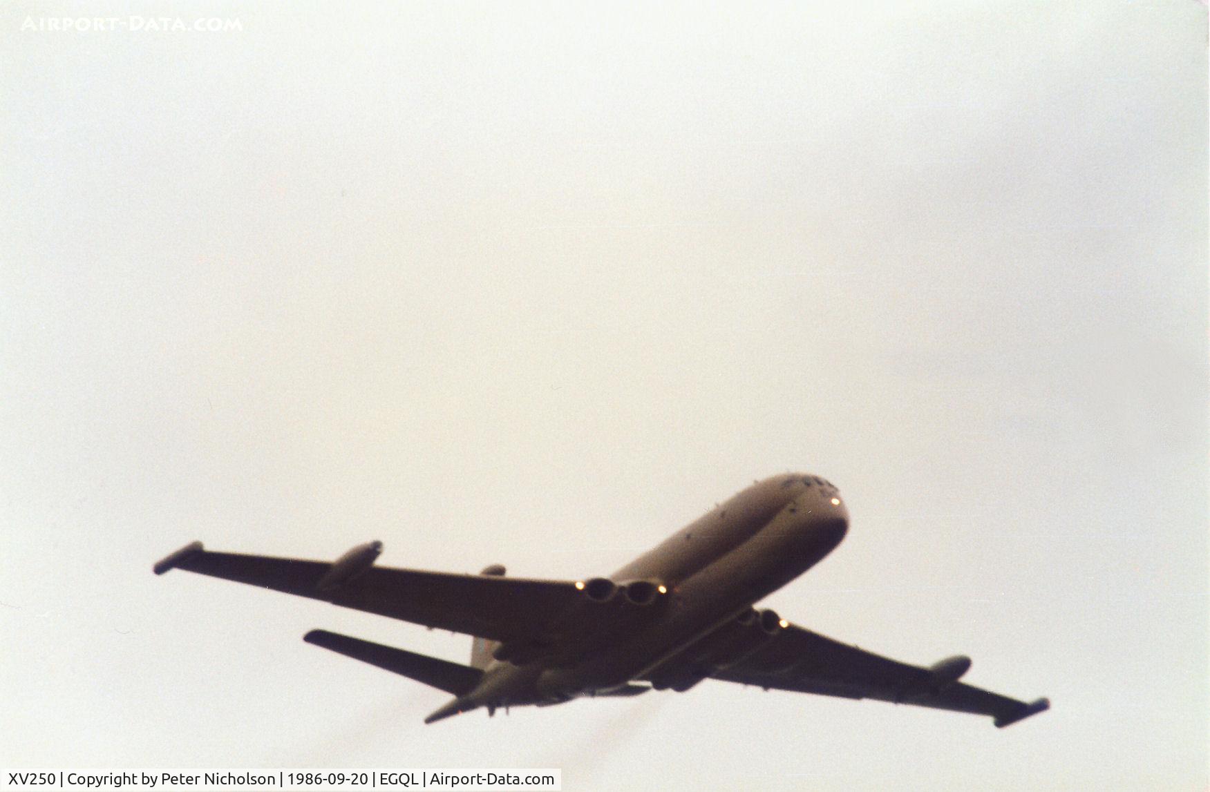 XV250, Hawker Siddeley Nimrod MR.2 C/N 8025, A fly-past by a Nimrod MR.2 of the Kinloss Maritime Wing at the 1986 RAF Leuchars Airshow.