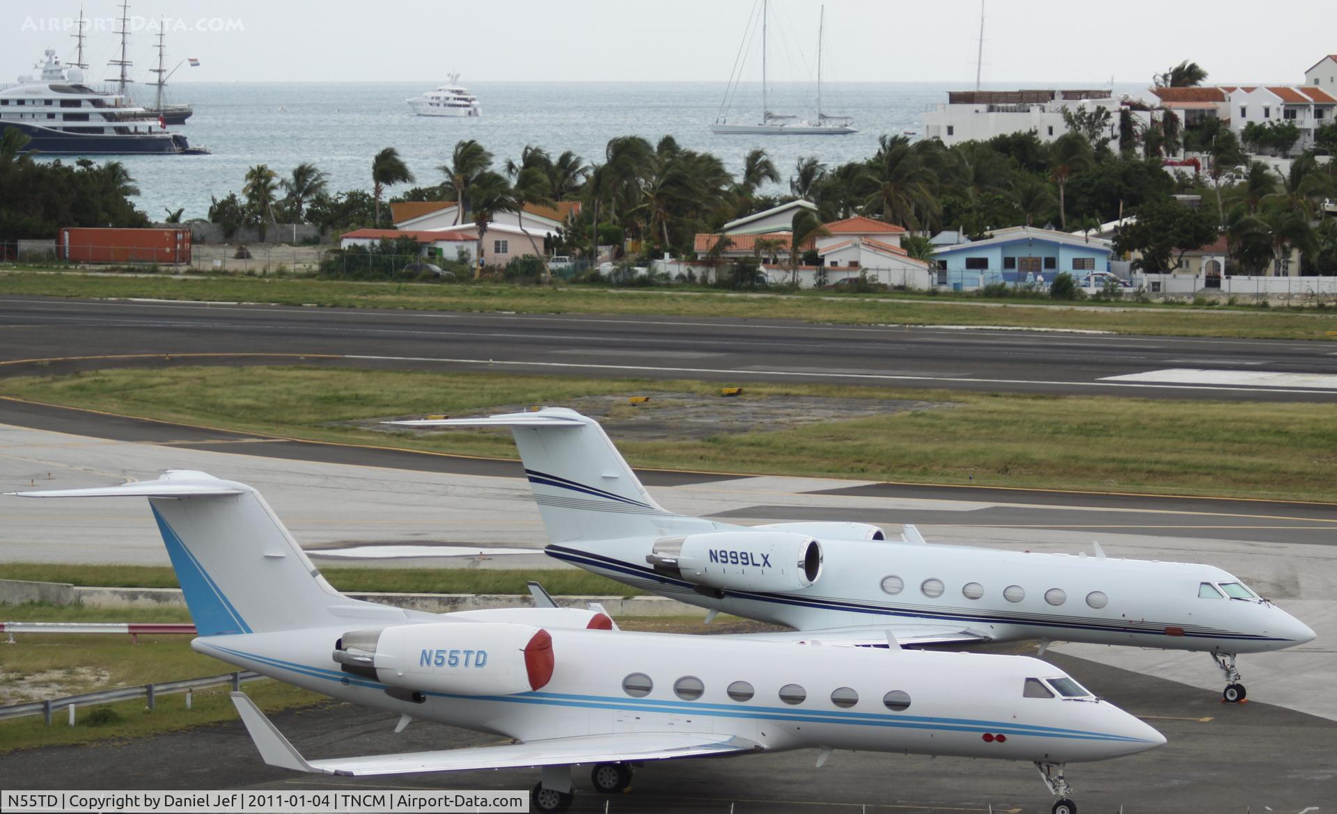 N55TD, 1990 Gulfstream Aerospace G-IV C/N 1131, N55TD park on the cargo ramp at TNCM