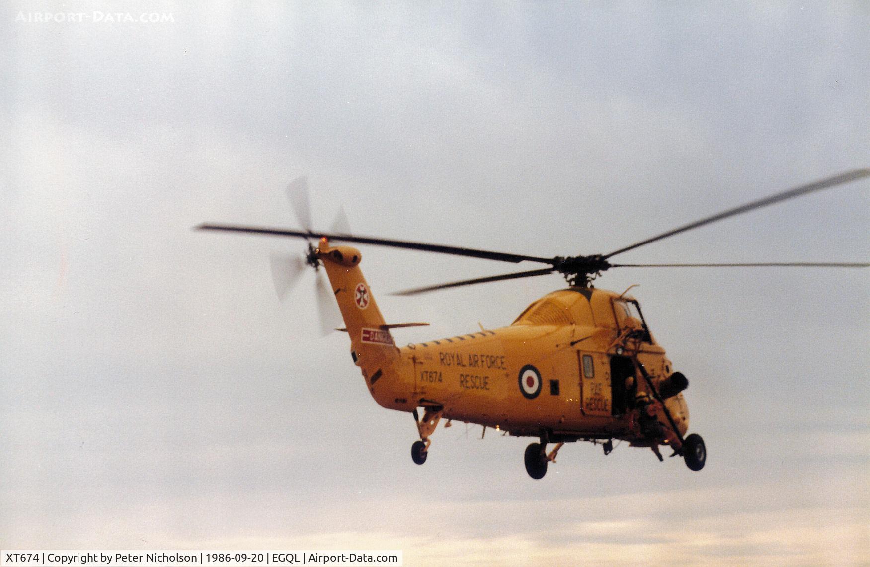 XT674, 1967 Westland Wessex HC.2 C/N WA542, Wessex HAR.2 of 22 Squadron on  a fly-past at the 1986 RAF Leuchars Airshow.