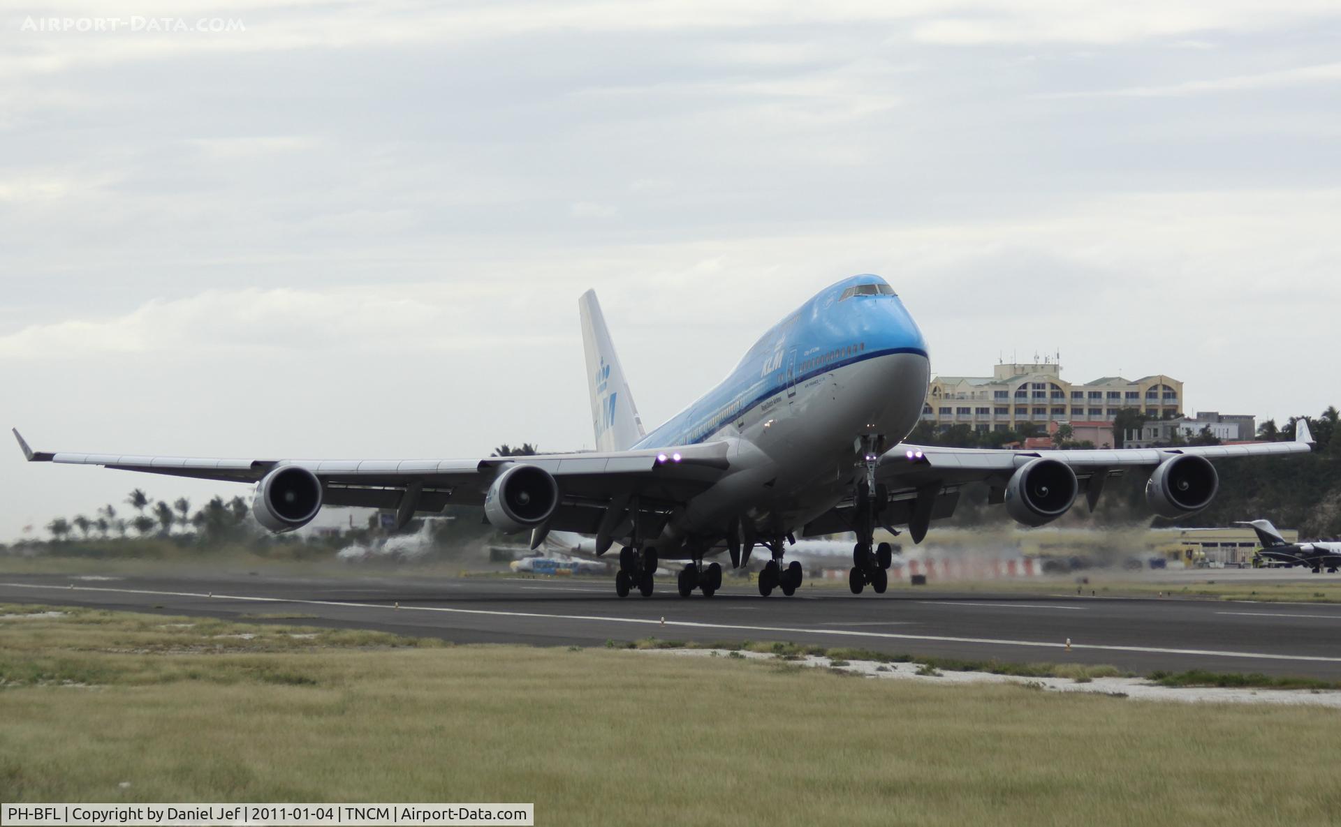 PH-BFL, 1991 Boeing 747-406 C/N 25356, KLM PH-BFL departing TNCM