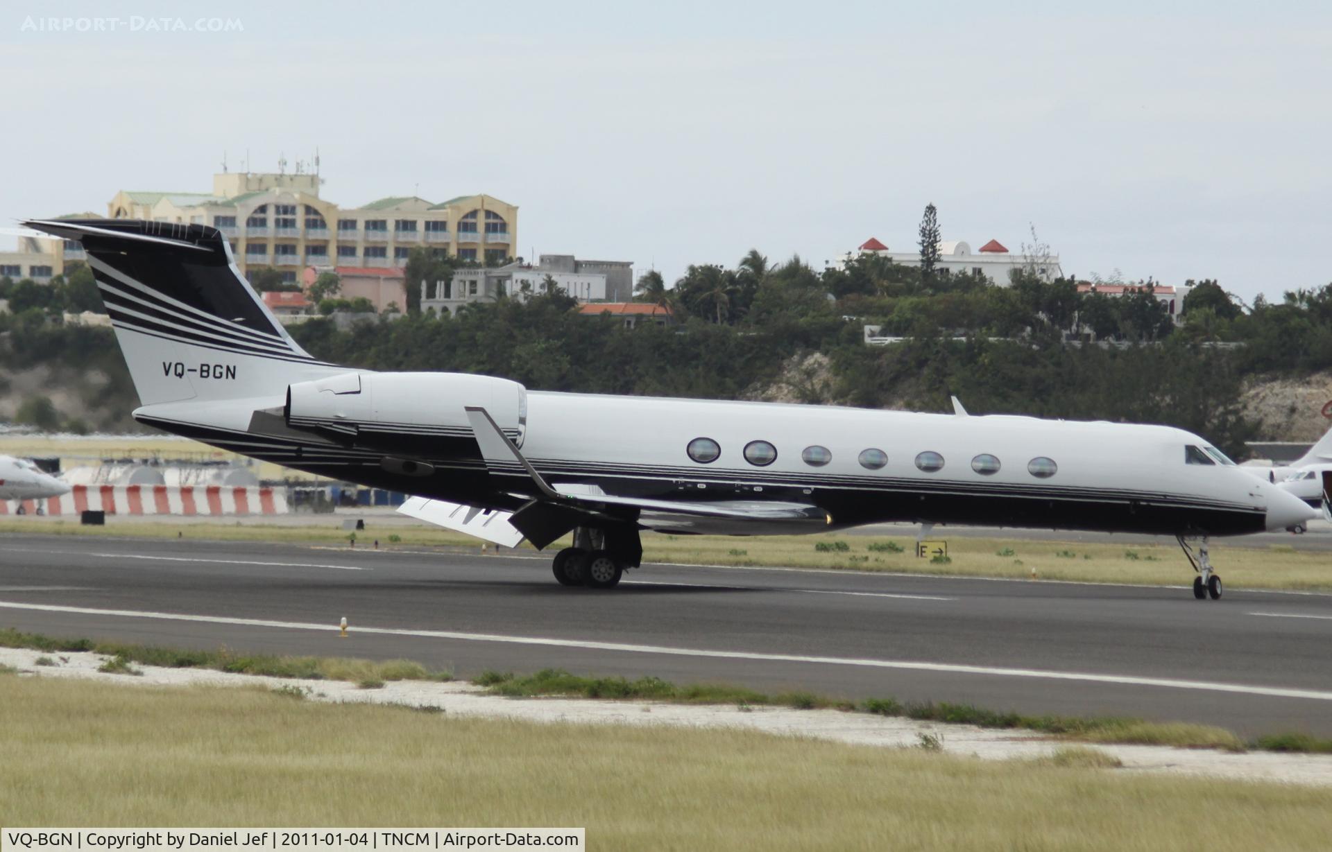 VQ-BGN, 2008 Gulfstream Aerospace GV-SP (G550) C/N 5218, VQ-BGN taxing to parking at TNCM
