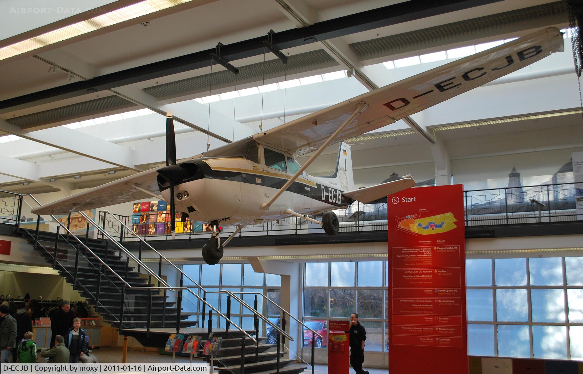D-ECJB, Reims F172P Skyhawk II C/N F17203087, Reims Cessna F172P Skyhawk II at the splendid Deutsches Technikmuseum, Berlin.