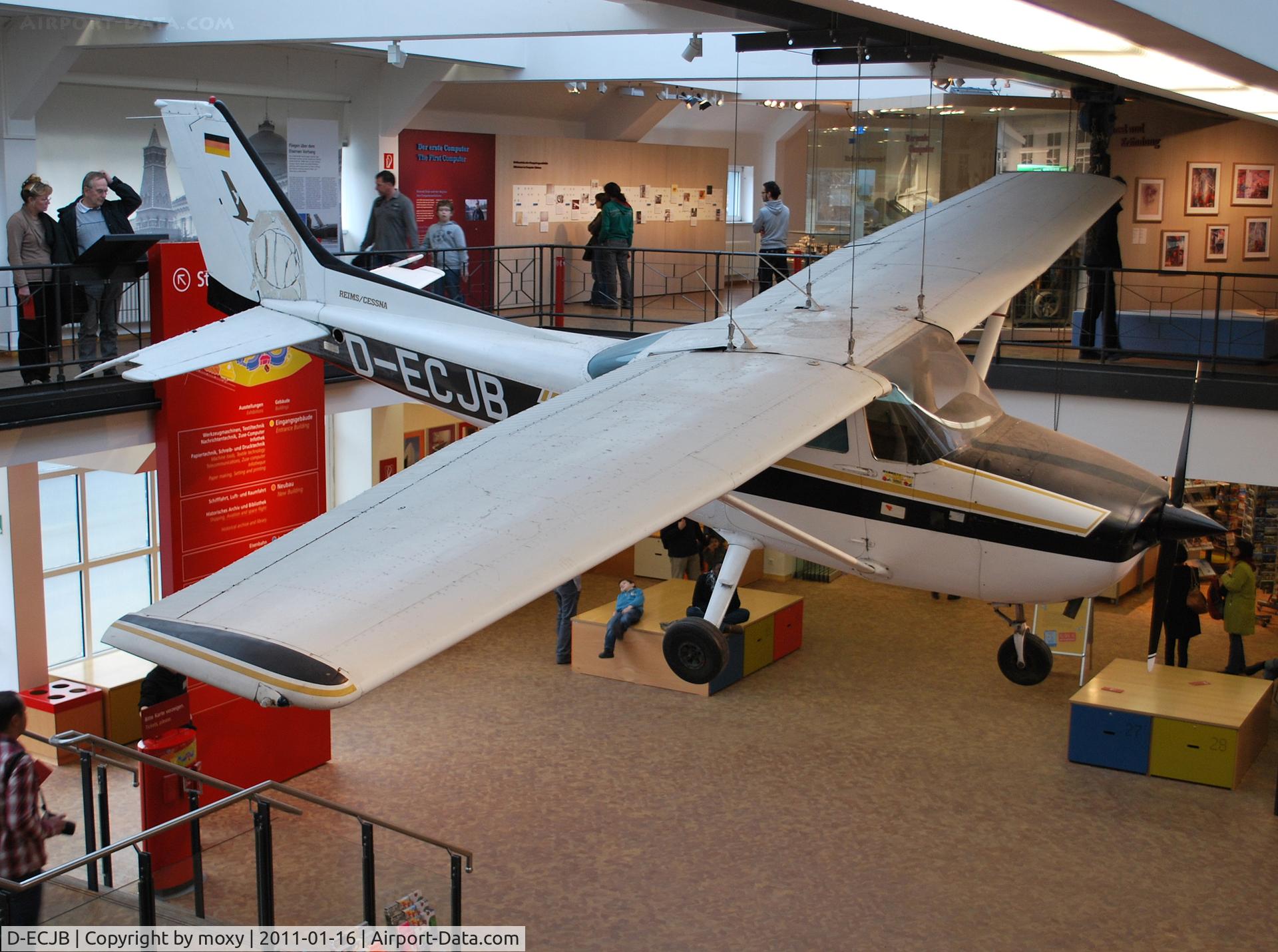 D-ECJB, Reims F172P Skyhawk II C/N F17203087, Reims Cessna F172P Skyhawk II at the splendid Deutsches Technikmuseum, Berlin.