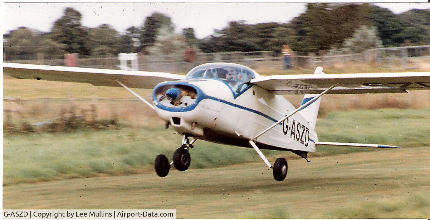 G-ASZD, 1964 Bolkow Bo-208A2 Junior C/N 563, Andy Watson landing G-ASZD at Castle Mill airfield, Bedford.
