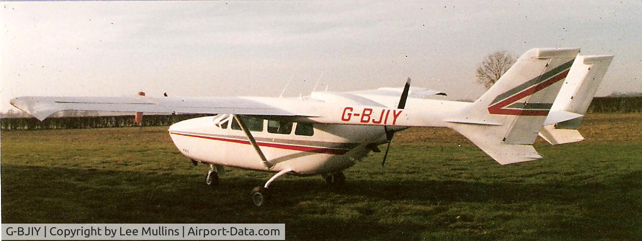 G-BJIY, 1969 Cessna T337D Super Skymaster C/N 337-1062, Seen here at Meppershall, Beds airstrip.