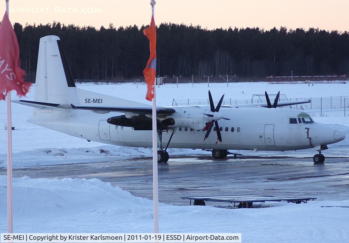 SE-MEI, 1991 Fokker 50 C/N 20210, Ferried Maastricht-Borlänge on January 5 2011.

Sorry for the really bad pic with flags.. but this was a hard one :-)