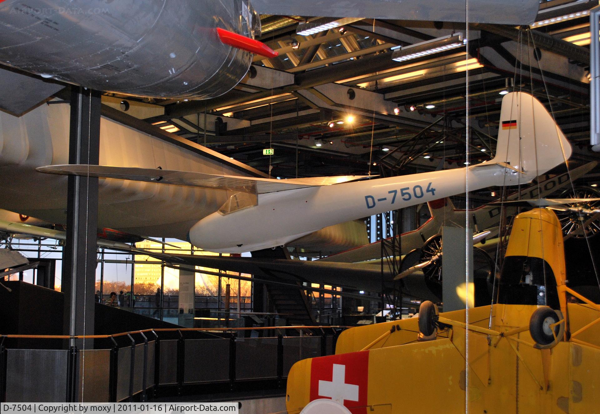 D-7504, DFS Olympia-Meise C/N 003, Schleicher ASK 21 at the Deutsche Technikmuseum, Berlin.