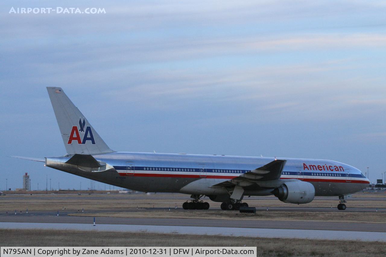 N795AN, 2000 Boeing 777-223 C/N 30257, American Airlines at DFW Airport