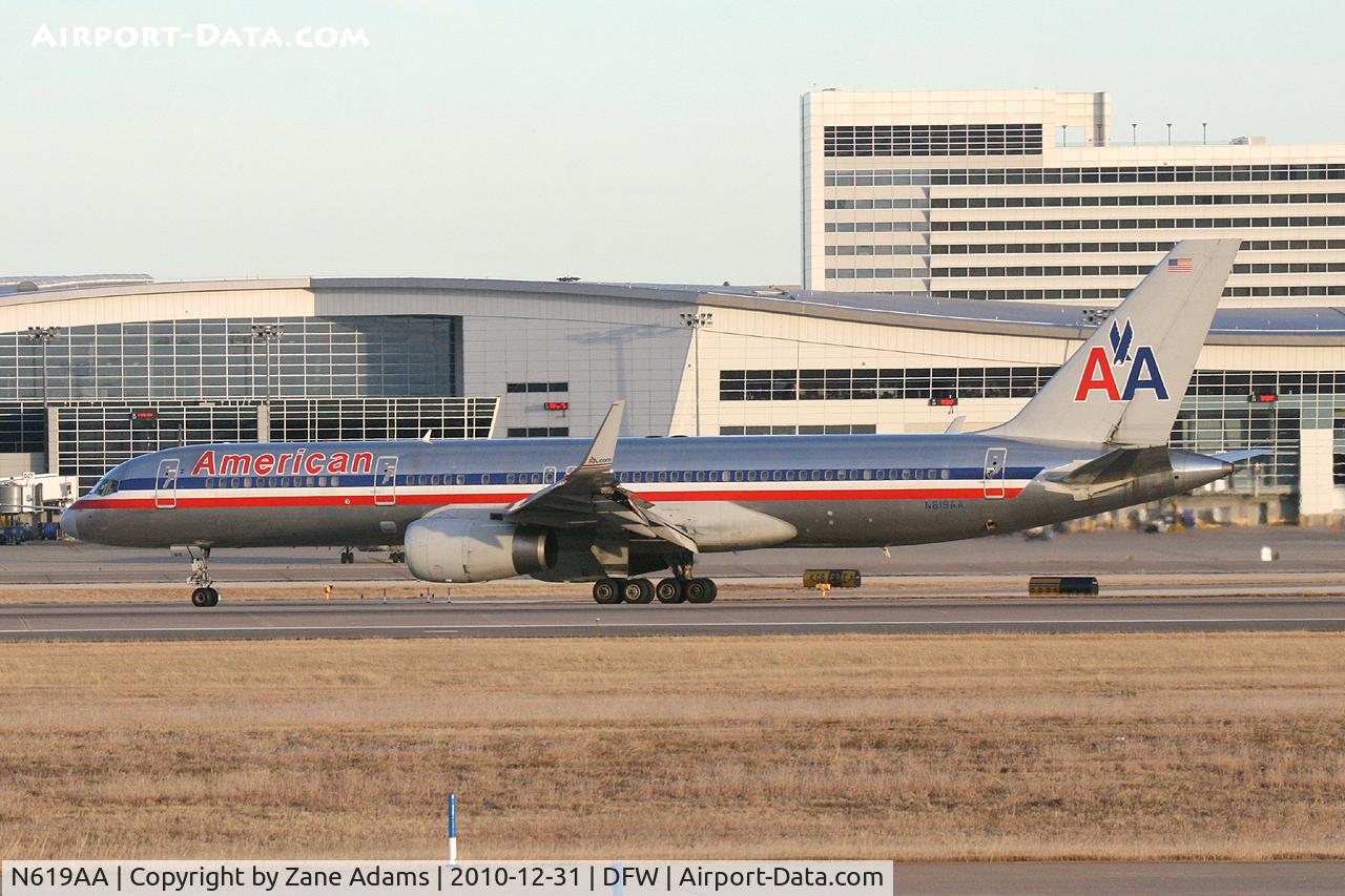 N619AA, 1990 Boeing 757-223 C/N 24577, American Airlines at DFW Airport