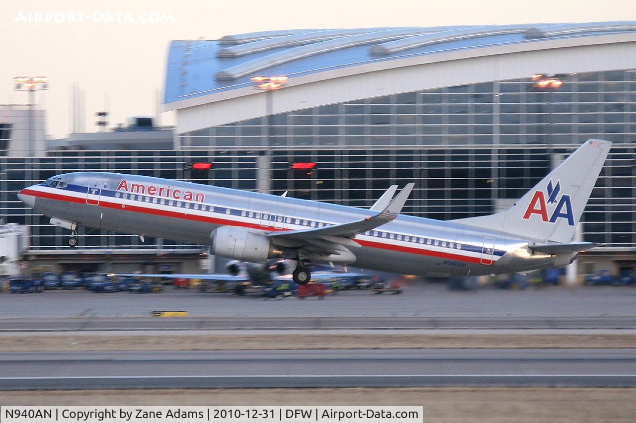 N940AN, 2000 Boeing 737-823 C/N 30598, American Airlines at DFW Airport
