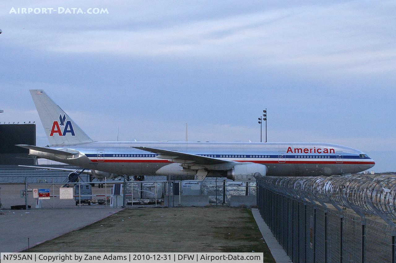 N795AN, 2000 Boeing 777-223 C/N 30257, American Airlines at DFW Airport