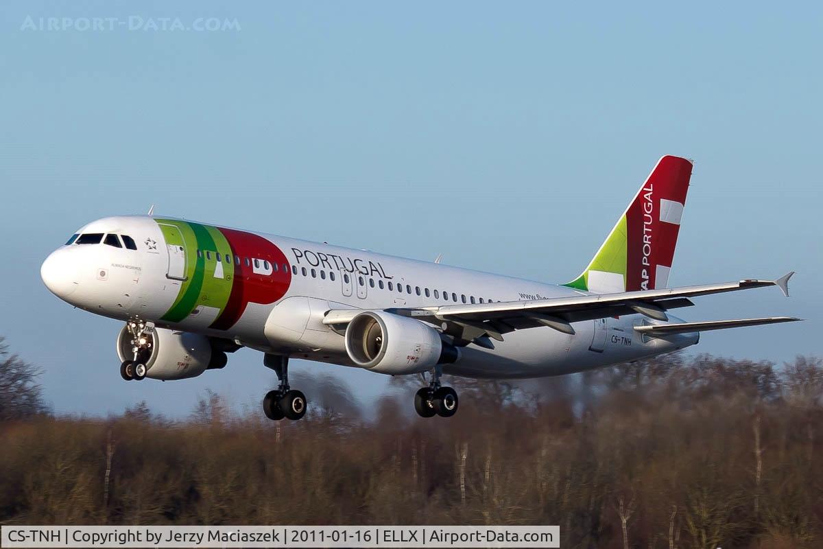CS-TNH, 1999 Airbus A320-214 C/N 0960, CS-TNH_
1999 Airbus A320-214, c/n: 0960
