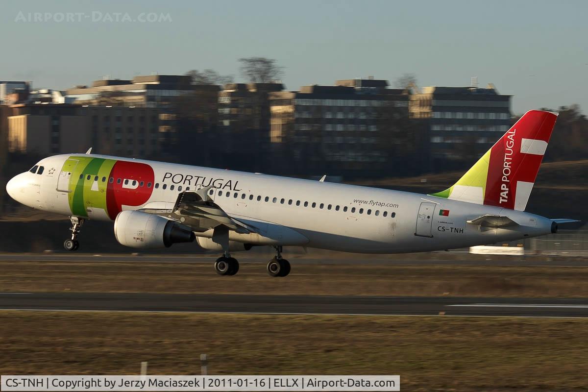 CS-TNH, 1999 Airbus A320-214 C/N 0960, CS-TNH_
1999 Airbus A320-214, c/n: 0960