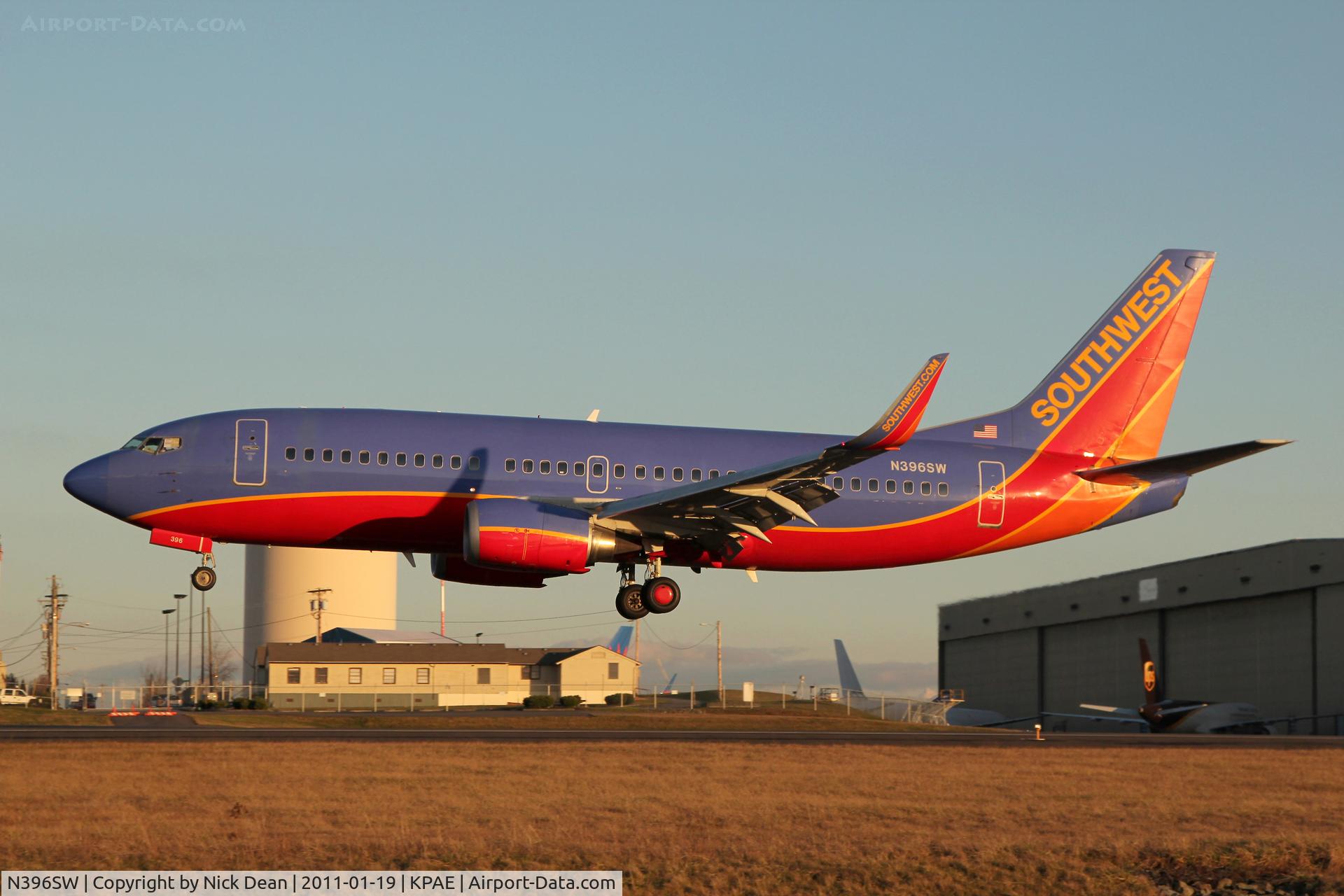 N396SW, 1994 Boeing 737-3H4 C/N 27690, KPAE