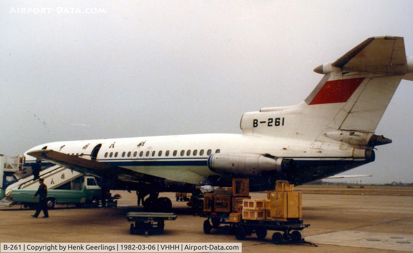 B-261, Hawker Siddeley HS-121 Trident 2E-107 C/N 2165, CAAC ; HKG - Kai Tak Airport , Mar '82