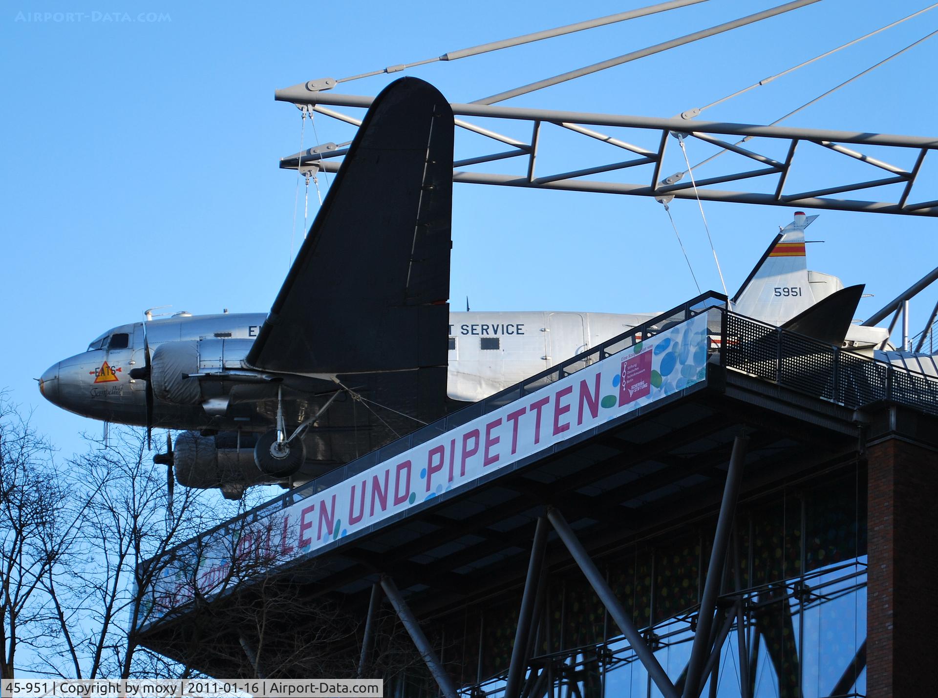 45-951, 1945 Douglas C-47B-45-DK C/N 16954/34214, Douglas C47B on balcony of the Deutsche Technikmuseum, Berlin. C/n is now apparently 34214 rather than the original c/n 16954. Ex N73856, G-BLFL and N951CA. I assume the rudder is receiving some attention.
