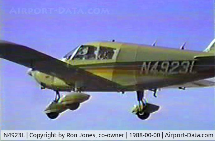 N4923L, 1967 Piper PA-28-180 C/N 28-4289, Flying my Cherokee 180 over Sugarland, TX circa 1988.  It was based at Clover Field, Pearland, TX. I believe it's now renamed Pearland Regional (KLVJ). Photo was captured off VHS video. -J D Young, CFII