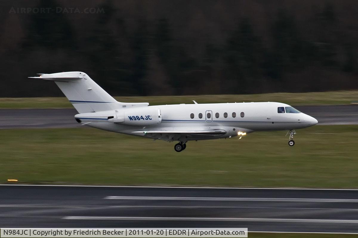 N984JC, 2009 Hawker Beechcraft 4000 C/N RC-32, moments prior touchdown