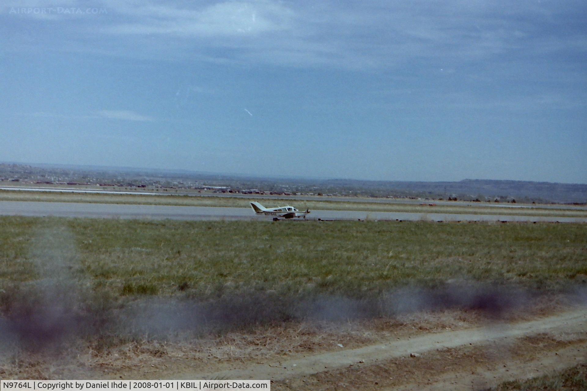 N9764L, Beech B19 Sport 150 C/N MB533, Beech Musketeer taxi's to runway 27R in June of 1981