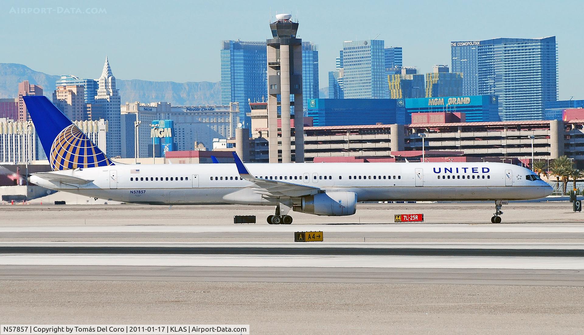 N57857, 2004 Boeing 757-324 C/N 32816, United Airlines Boeing 757-324 N57857 (cn 32816/1040)

Las Vegas - McCarran International (LAS / KLAS)
USA - Nevada, January 17, 2011
Photo: Tomas Del Coro