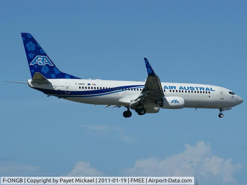 F-ONGB, 2010 Boeing 737-89M C/N 40911, Final for 14